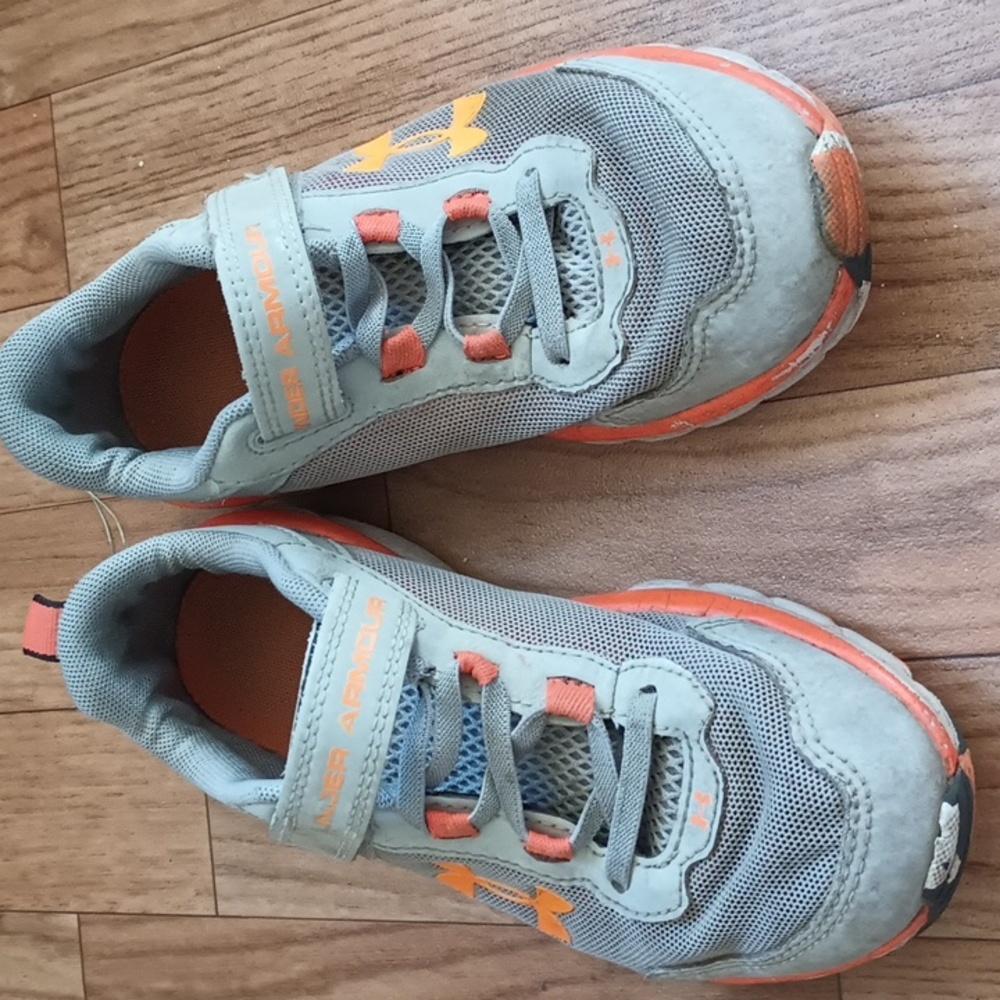 Under armor boys shoes